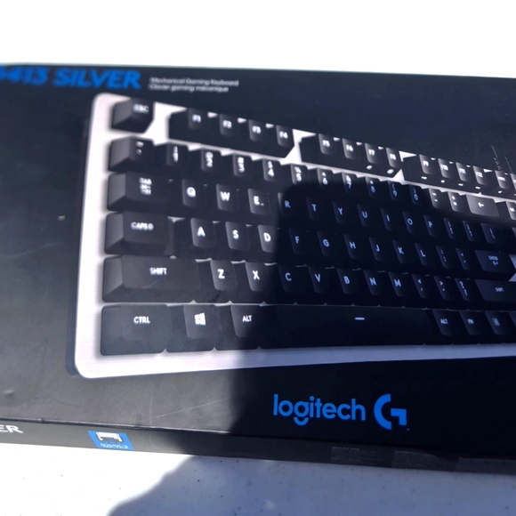 Logitech G413 Sliver Wired USB Gaming Keyboard Romer-G - Picture 3 of 5